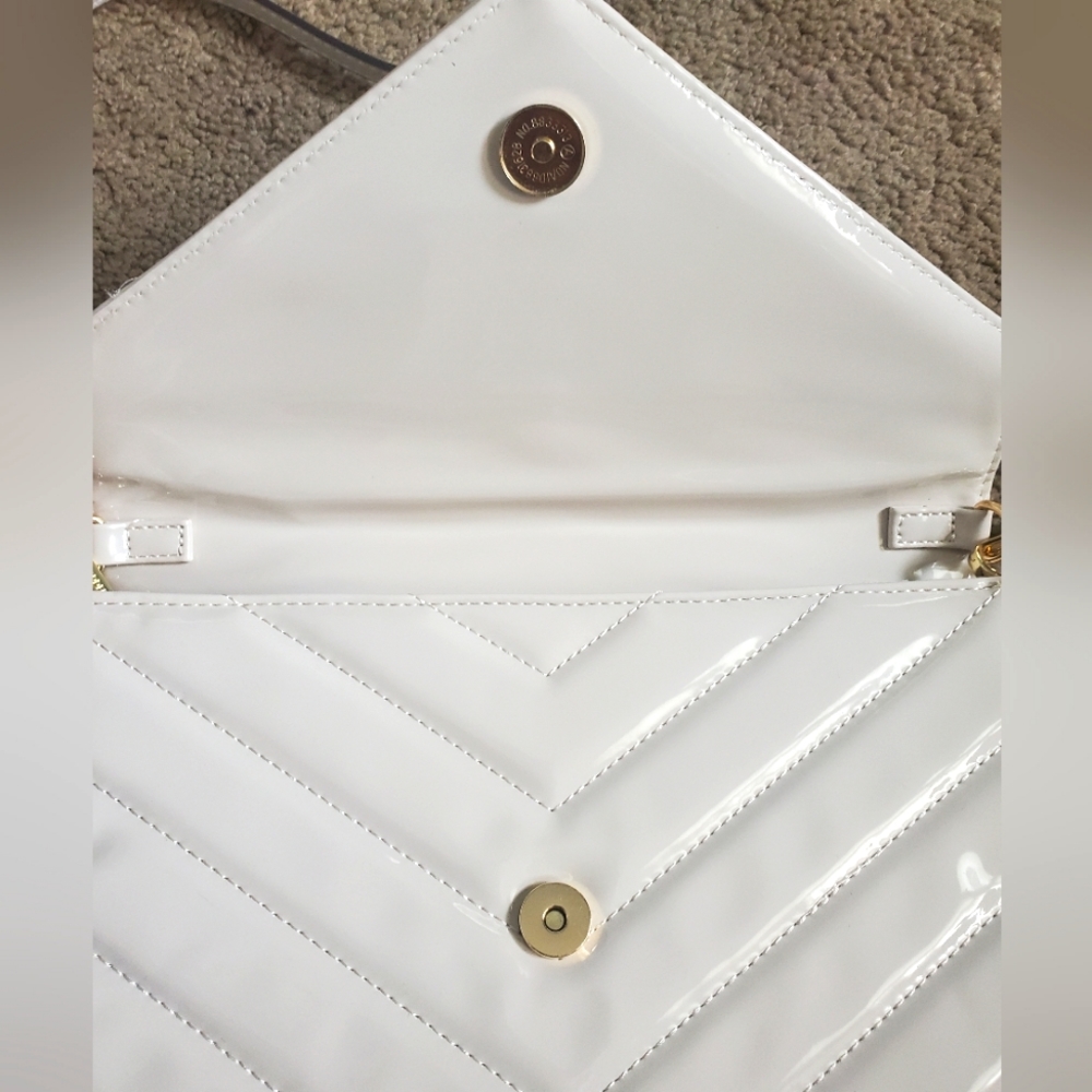 Steve Madden, Briley Patent Clutch - Picture 3 of 8
